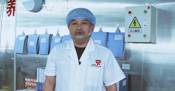 全國(guó)五一勞動(dòng)獎(jiǎng)?wù)芦@得者、陜西榆林四海食品配送有限責(zé)任公司生產(chǎn)班組組長(zhǎng) 趙志新 李凡攝_副本.jpg